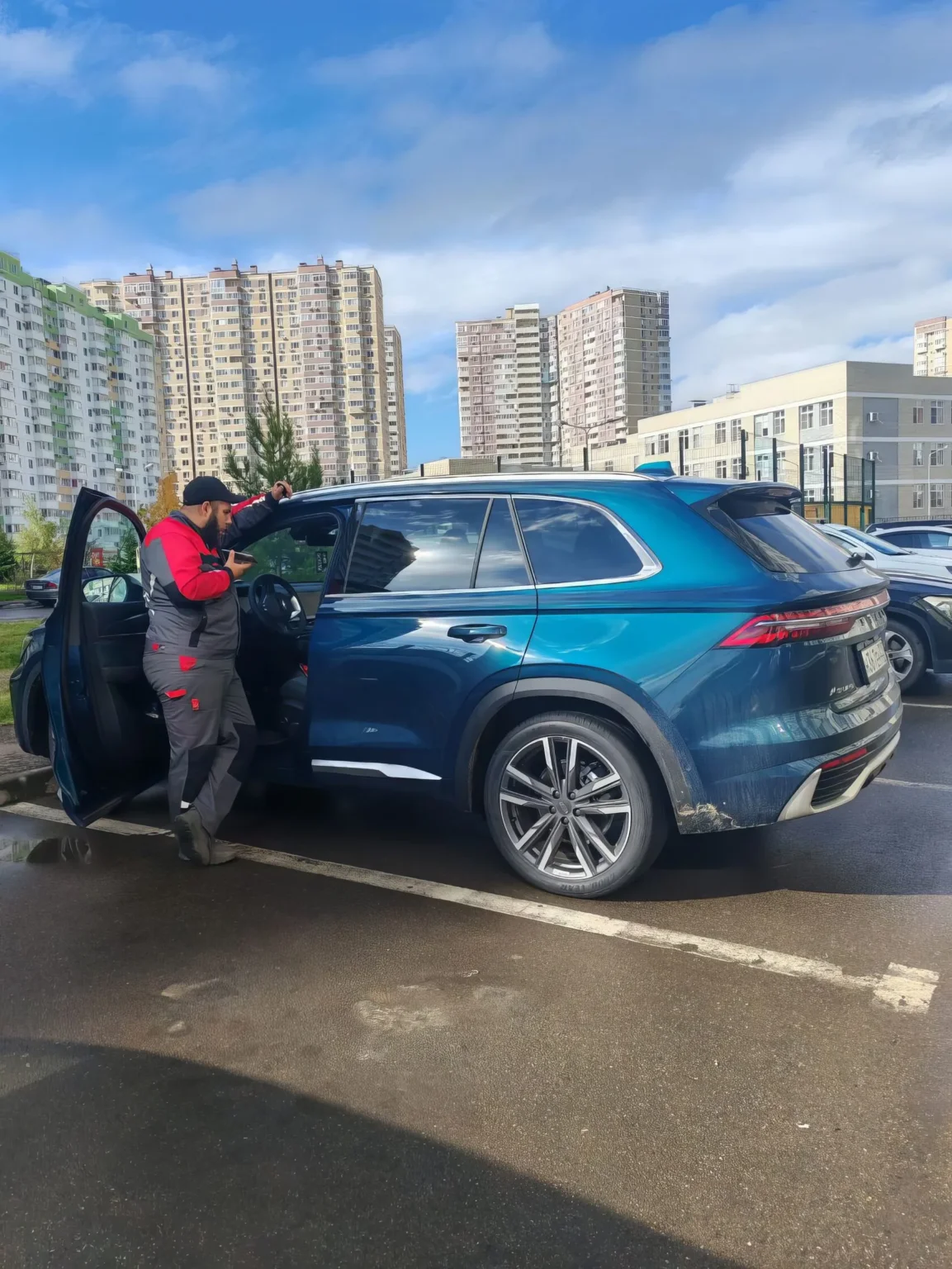 Установка системы ГЛОНАСС на Geely Monjaro