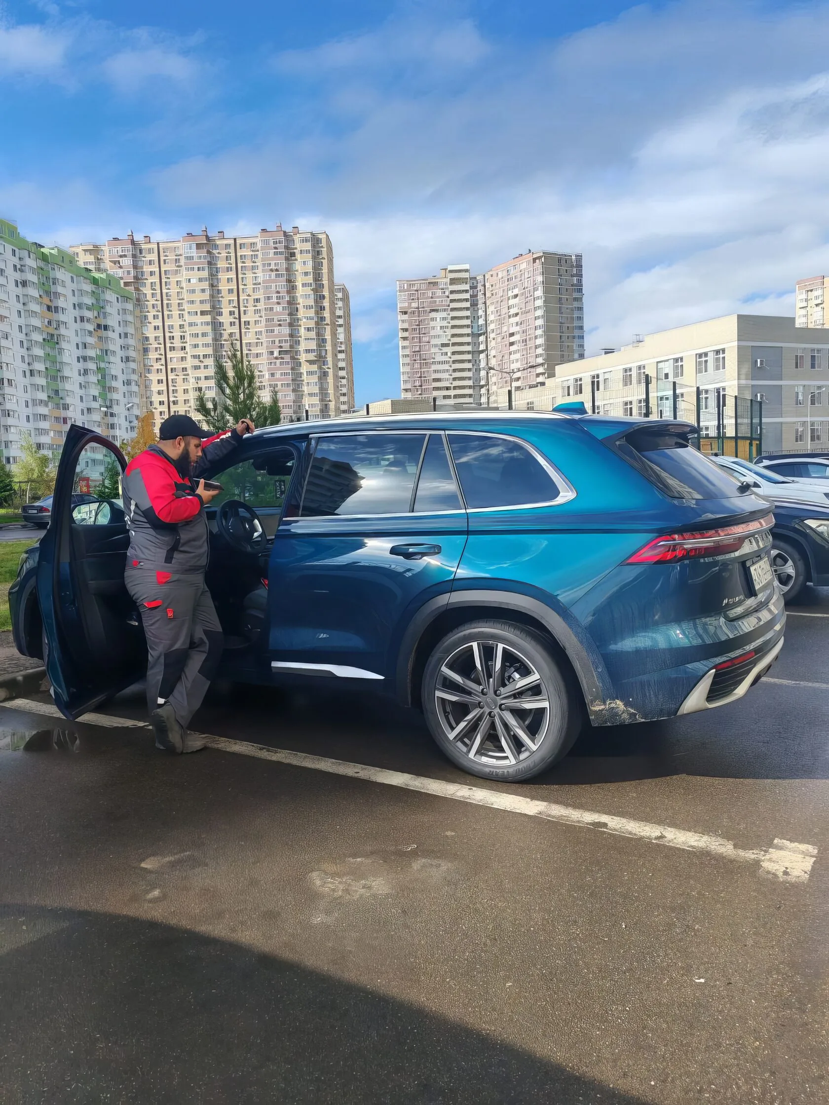 Установка системы ГЛОНАСС на Geely Monjaro