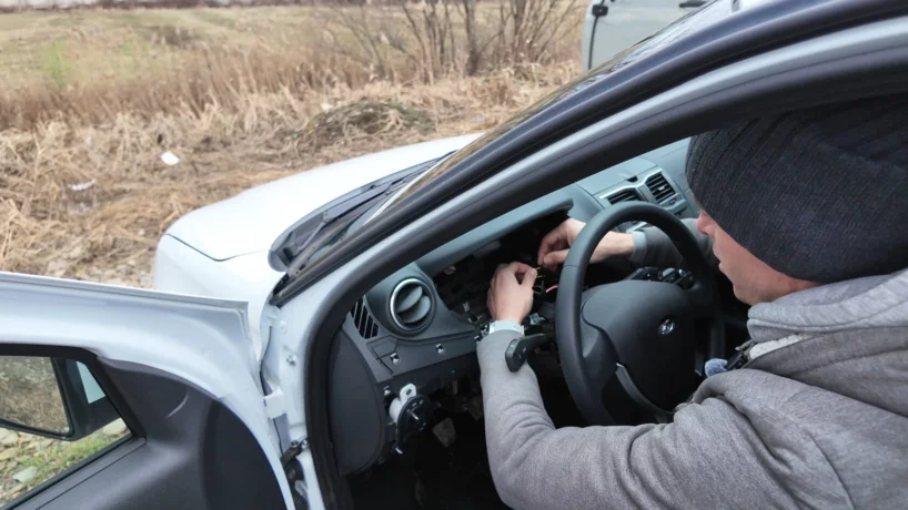 Установка блокировки двигателя и блока ГЛОНАСС на Lada Granta