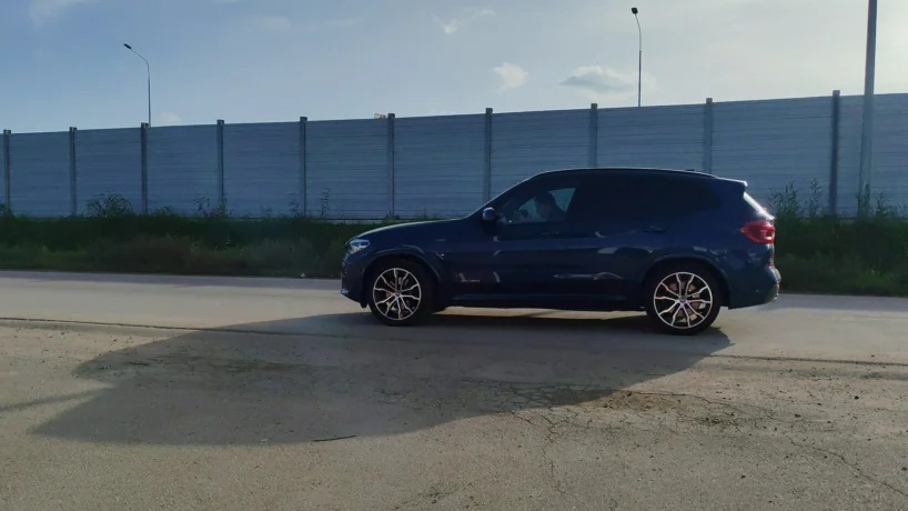 Скрытая установка ГЛОНАСС на BMW X3 с минимальным вмешательством в проводку